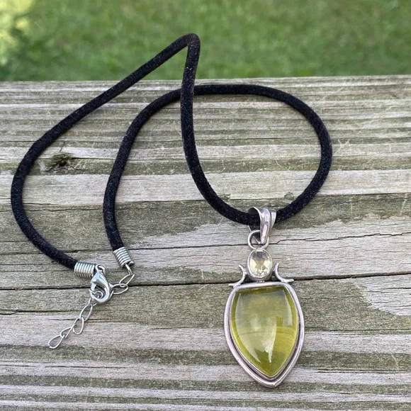SOLD💲Citrine & glass .925 Sterling Silver triple moon goddess necklace on velvet - Picture 2 of 8